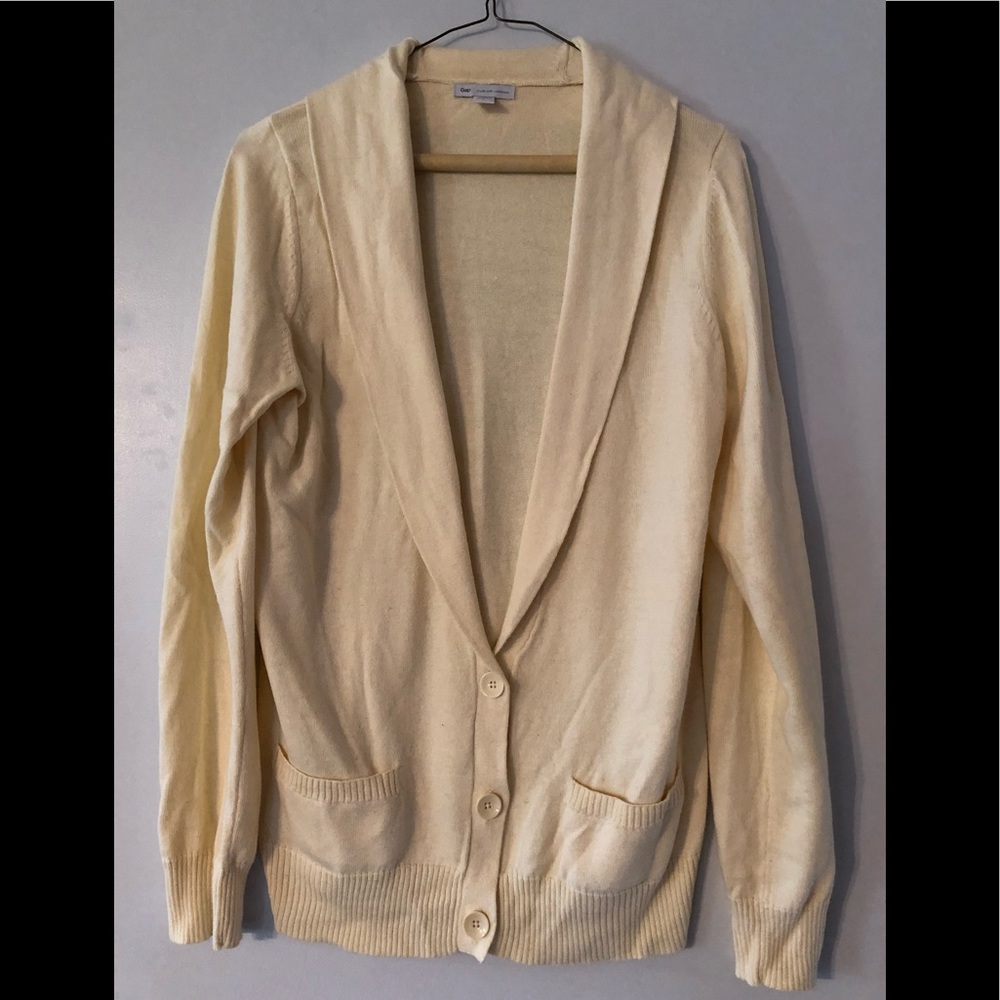 GAP  cream colored cardigan size M